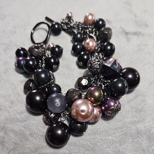 Women’s Cluster Bead Bracelet in Black and Pearl Pink